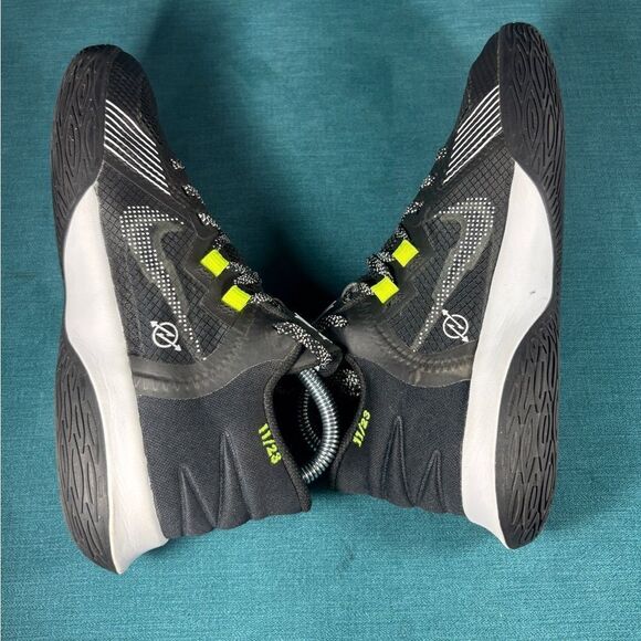 Size 5Y/6.5Women - Nike Kyrie Flytrap5 black shoes - Picture 6 of 8